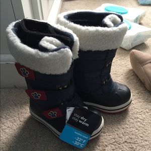Snow boots